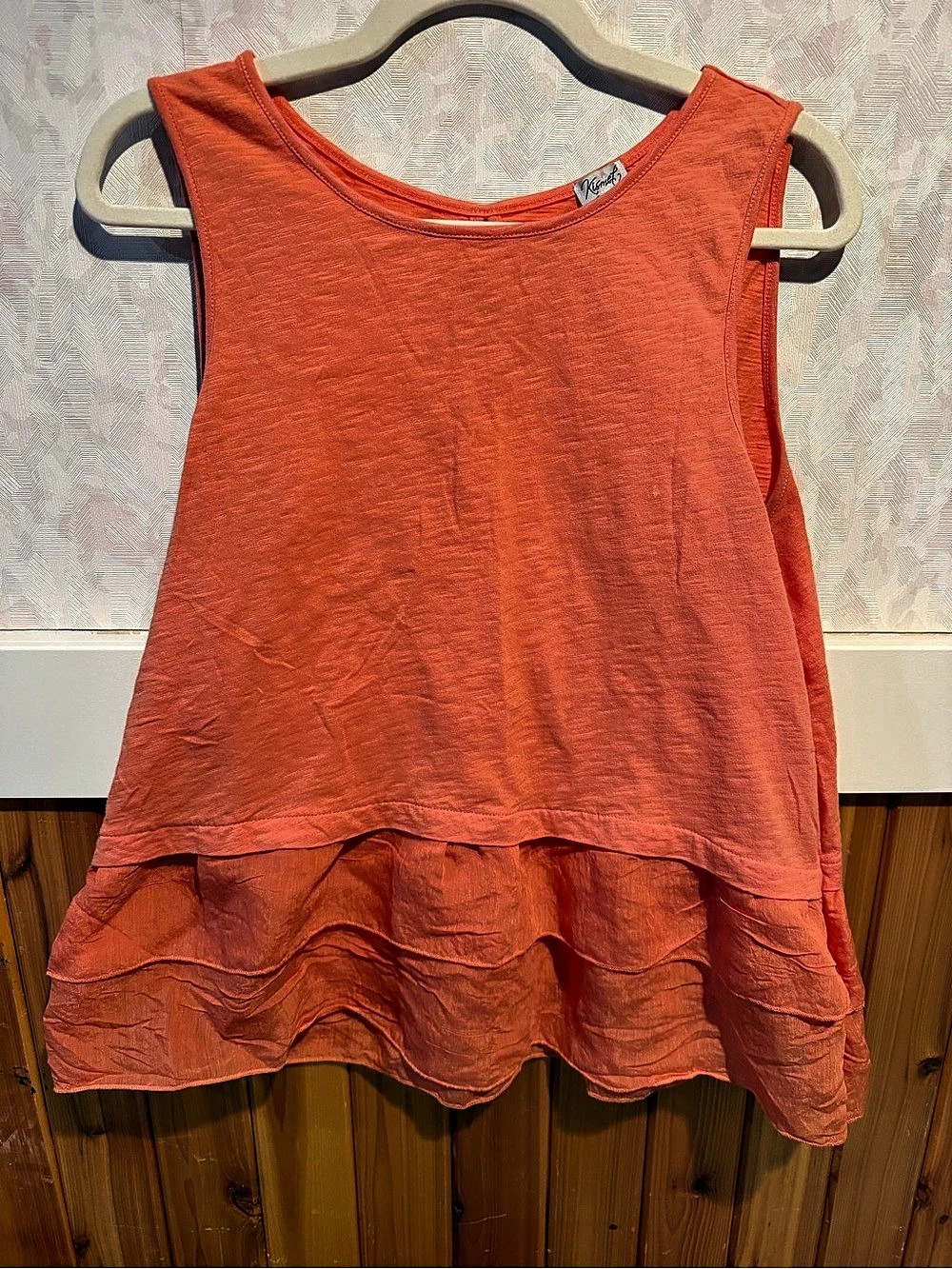 Kismet Tiered Tank Top in orange/coral Size Medium Like New!
